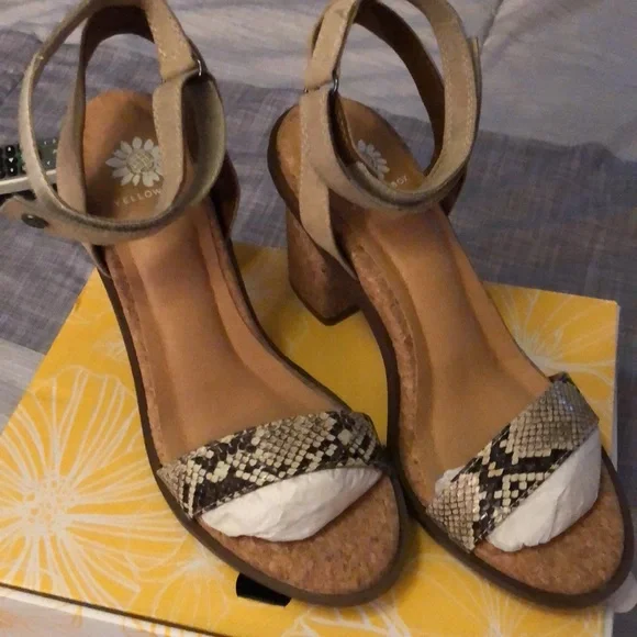 YellowBox - Picture 3 of 4